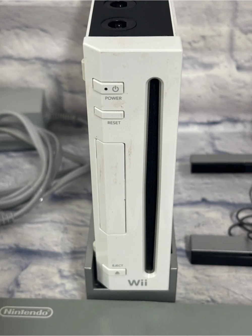 Nintendo Wii Bundle (RVL-001) White 2 Controllers & 3 Nunchucks & 2 Sensors Read